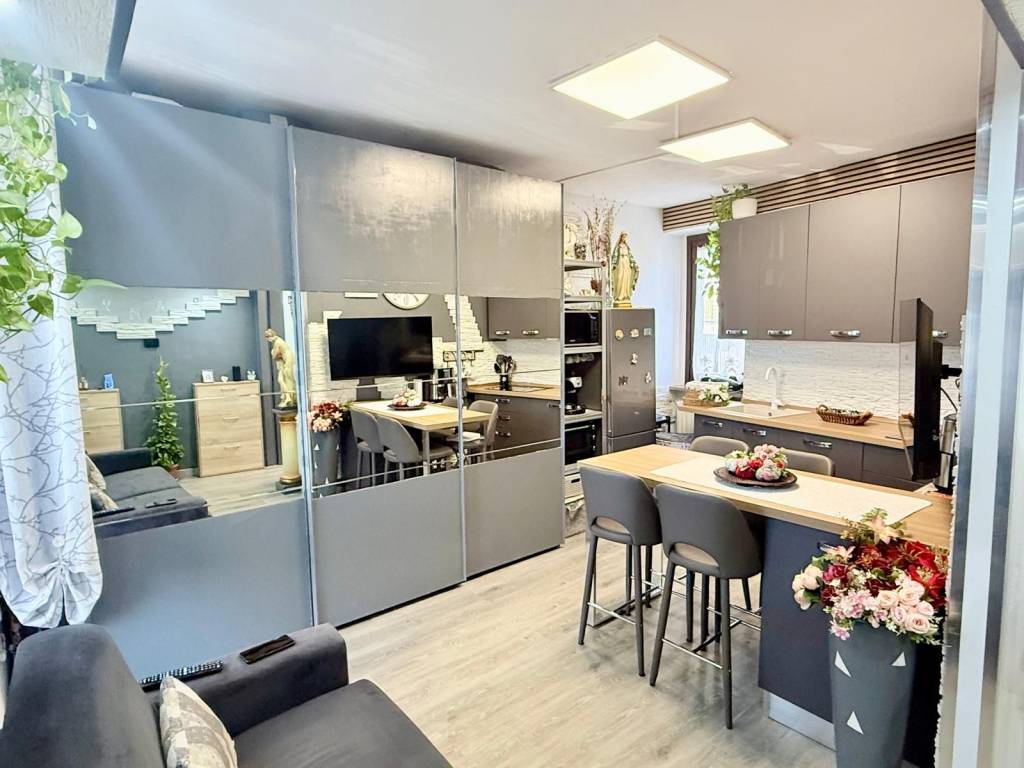 appartamento in vendita a Cesano Maderno in zona Binzago