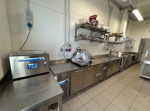 negozio in vendita a Cesano Maderno