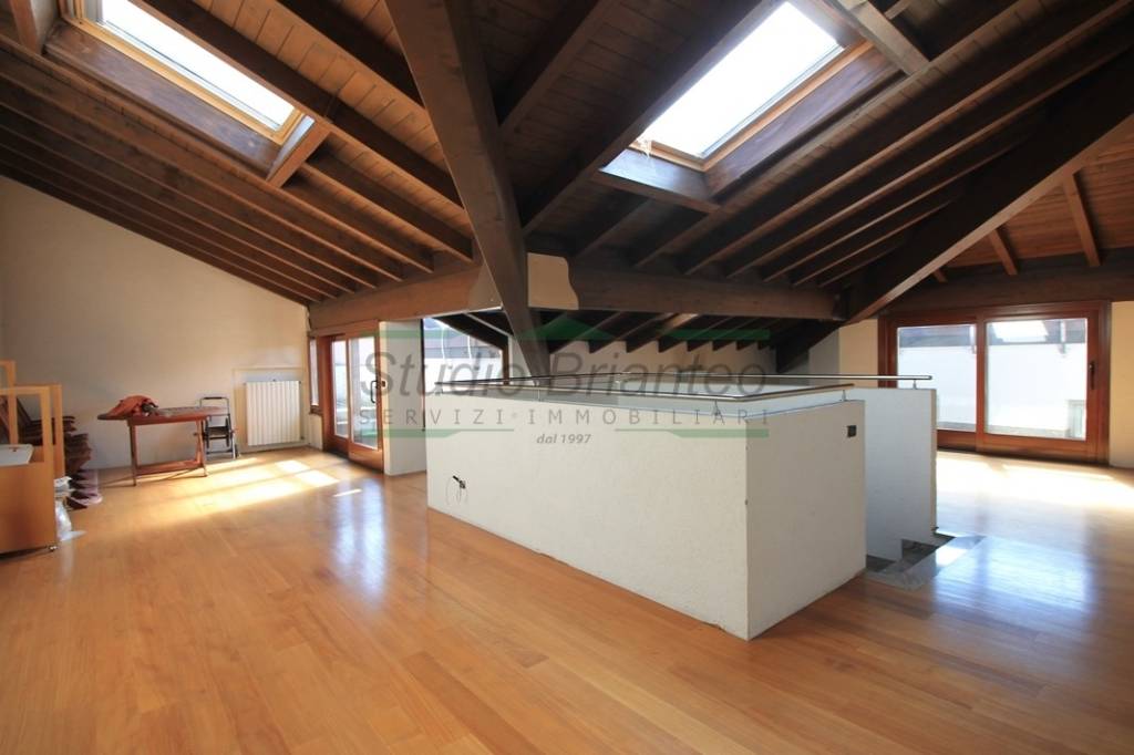 casa indipendente in vendita a Cesano Maderno in zona Binzago