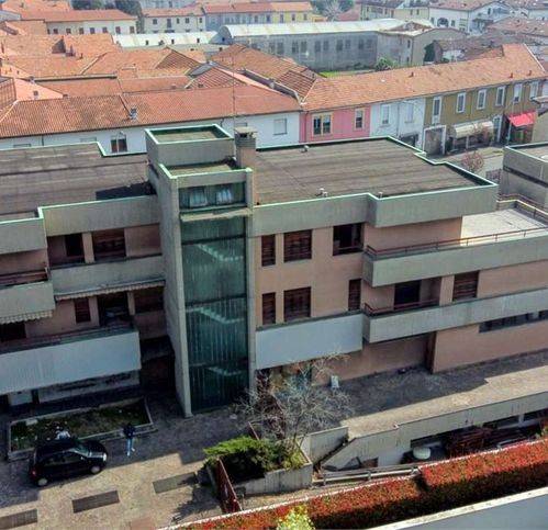 intera palazzina in vendita a Cesano Maderno in zona Binzago