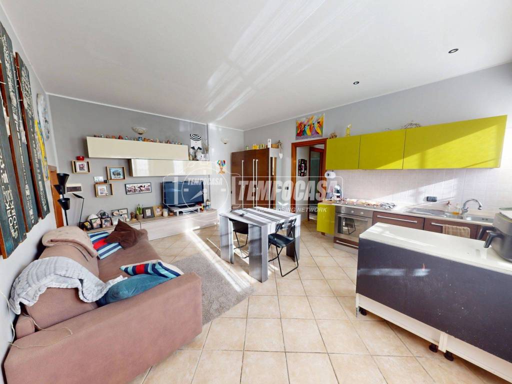 appartamento in vendita a Cesano Maderno in zona Binzago