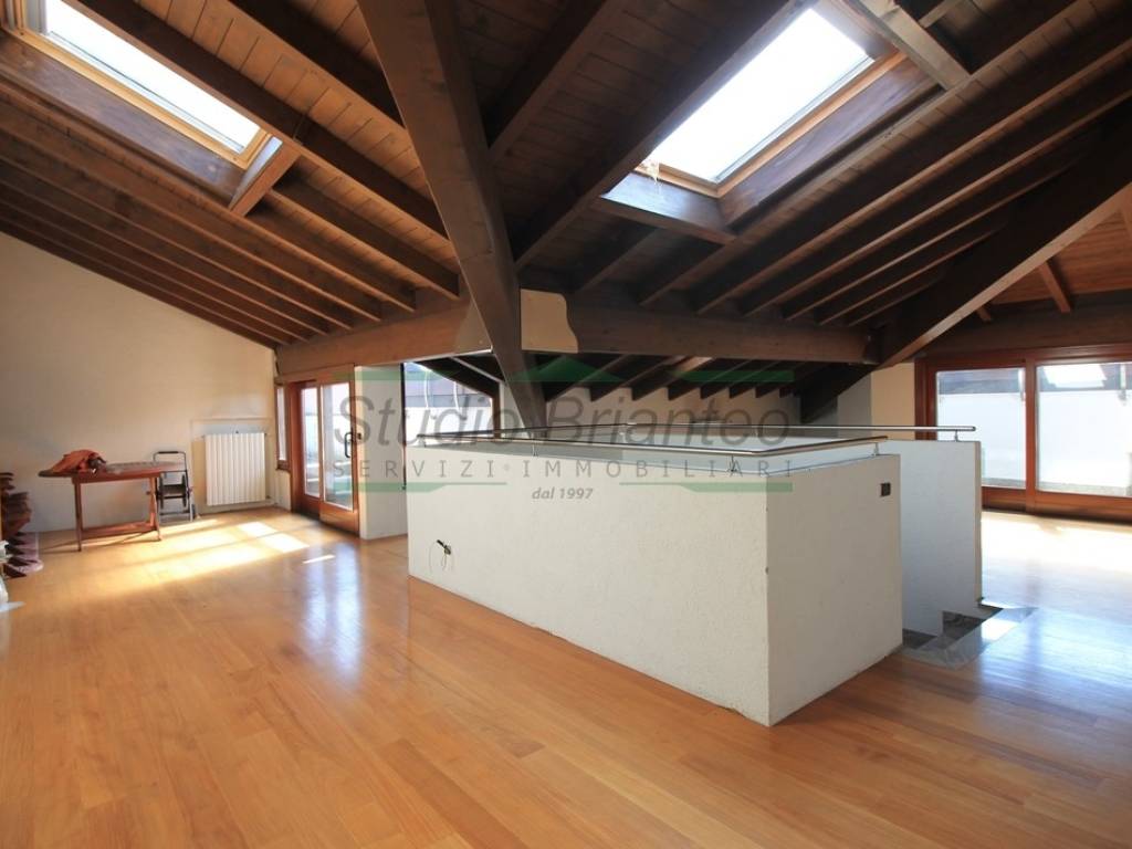 casa indipendente in vendita a Cesano Maderno in zona Binzago