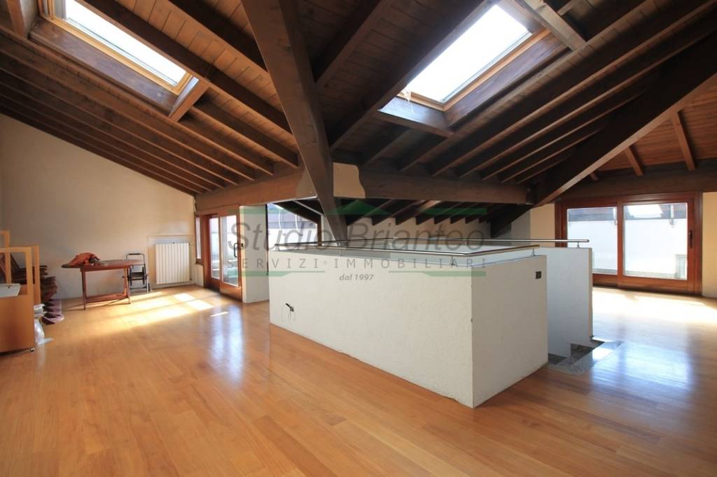 casa indipendente in vendita a Cesano Maderno in zona Binzago