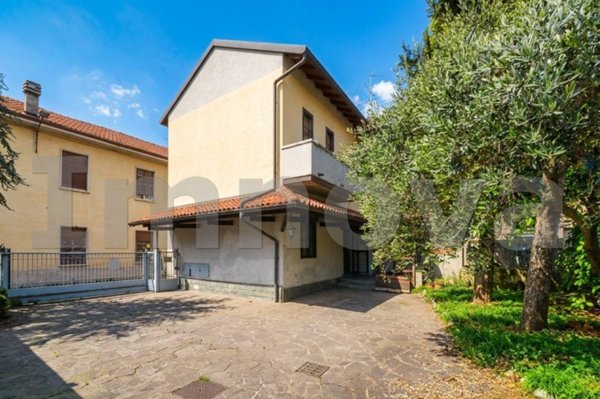casa indipendente in vendita a Cesano Maderno in zona Binzago