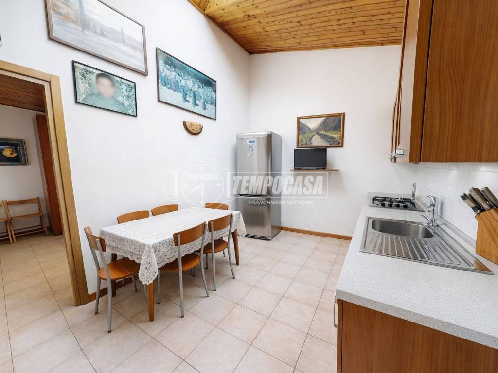 appartamento in vendita a Cesano Maderno in zona Binzago