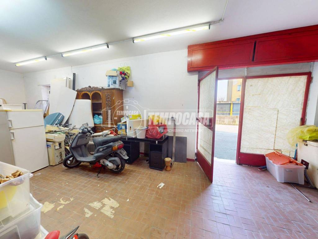 locale commerciale in vendita a Cesano Maderno