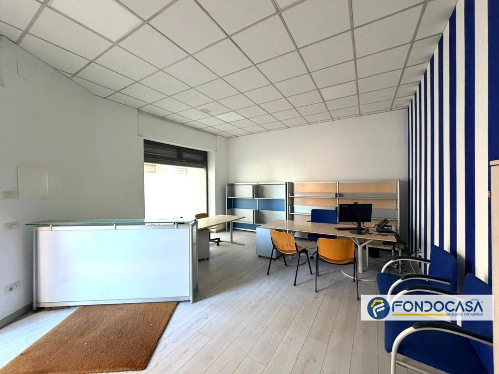 negozio in vendita a Cesano Maderno in zona Binzago