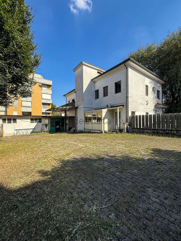 intera palazzina in vendita a Cesano Maderno