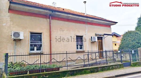 casa indipendente in vendita a Cesano Maderno in zona Villaggio Snia