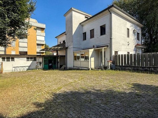 intera palazzina in vendita a Cesano Maderno