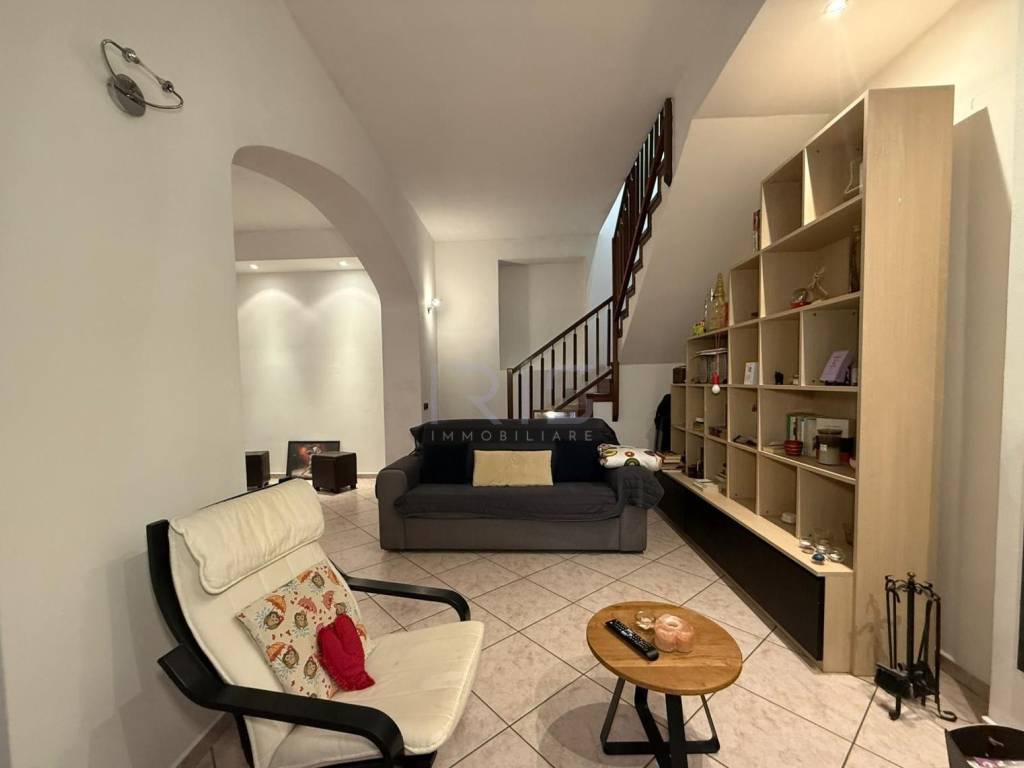 casa indipendente in vendita a Cesano Maderno in zona Binzago