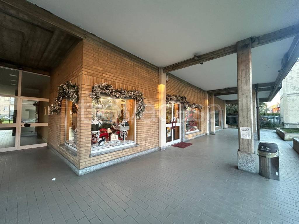 negozio in vendita a Cesano Maderno