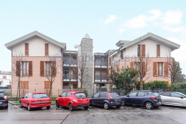 appartamento in vendita a Cesano Maderno in zona Binzago