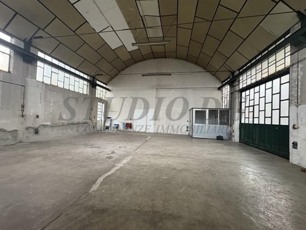 negozio in vendita a Cesano Maderno in zona Binzago