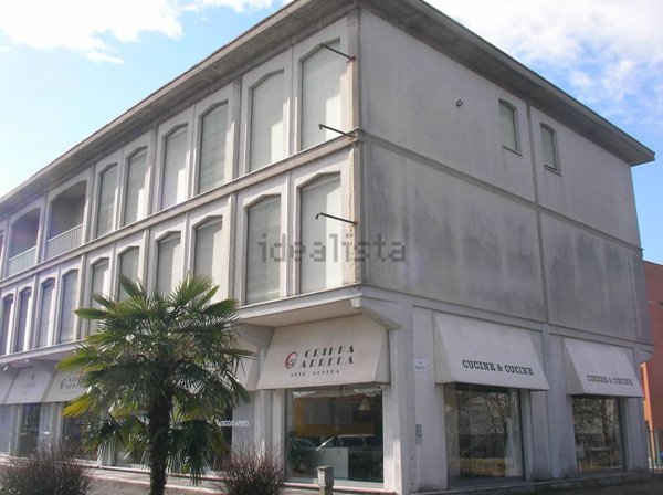 locale commerciale in vendita a Cesano Maderno