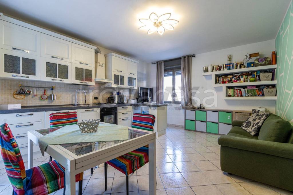 appartamento in vendita a Cesano Maderno in zona Binzago