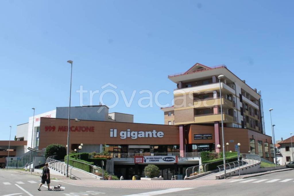 negozio in vendita a Cesano Maderno
