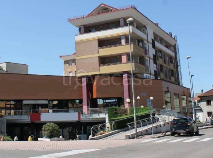 negozio in vendita a Cesano Maderno