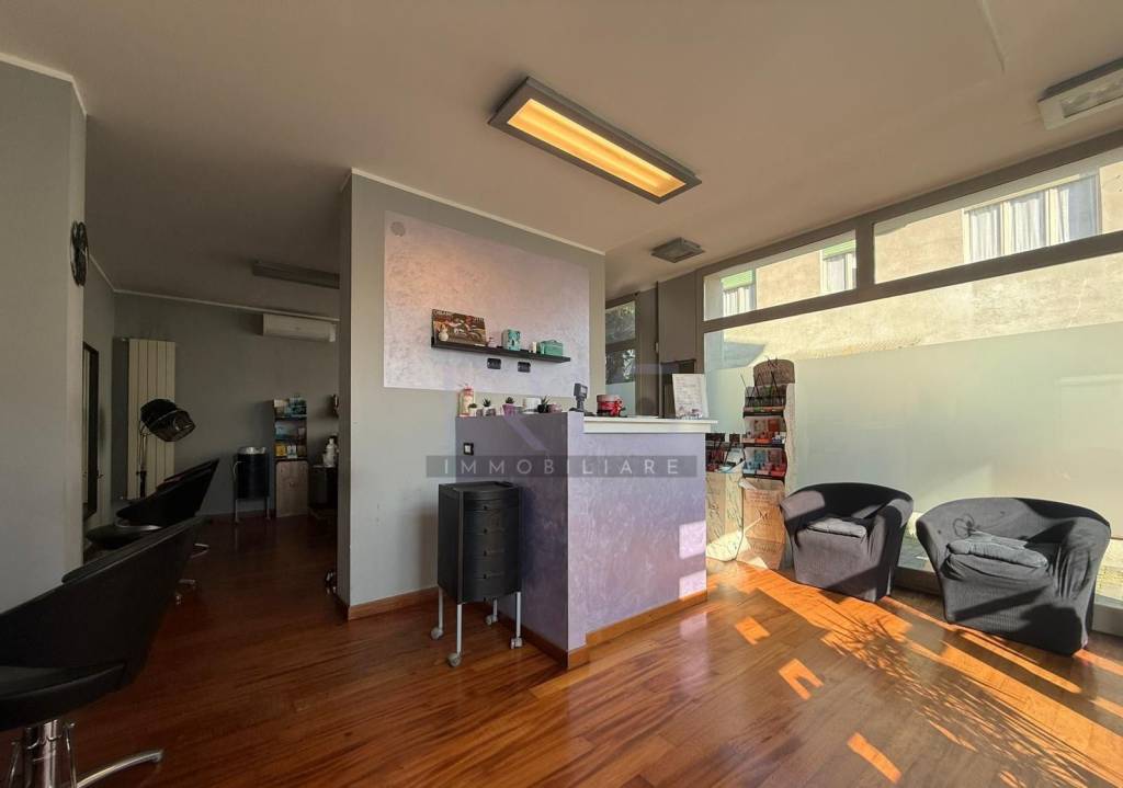 negozio in vendita a Cesano Maderno in zona Binzago