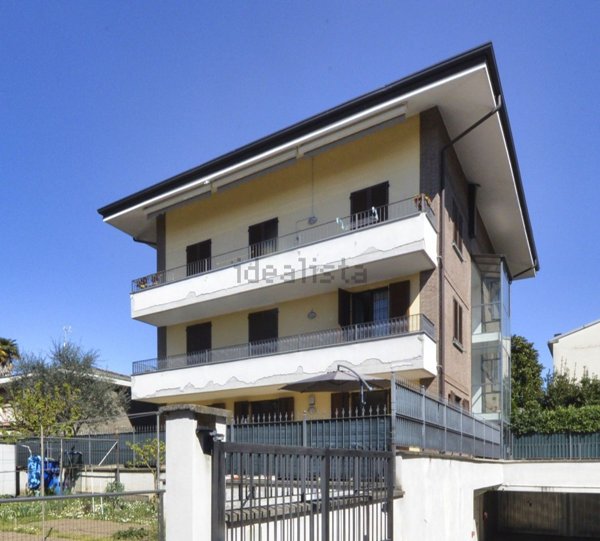 appartamento in vendita a Cesano Maderno in zona Binzago