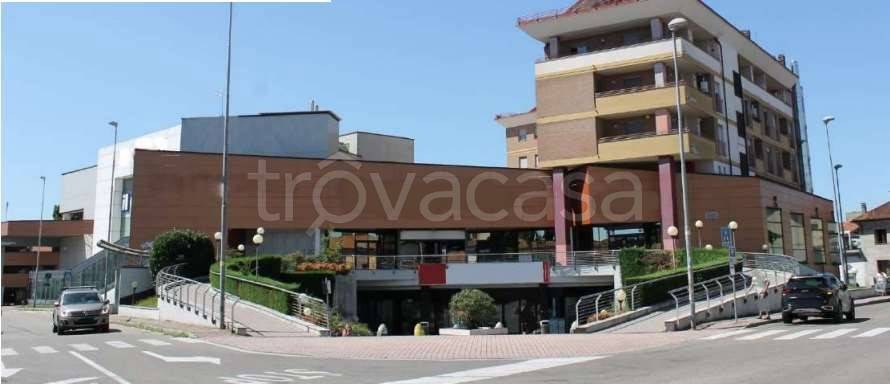 negozio in vendita a Cesano Maderno