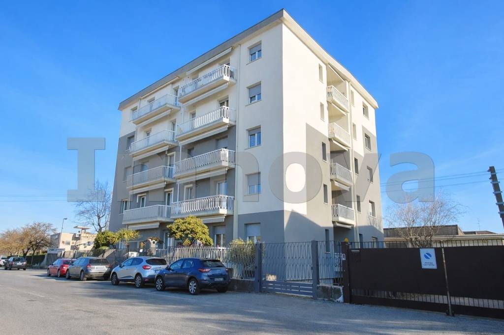 appartamento in vendita a Cesano Maderno in zona Binzago