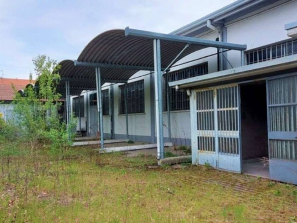 locale commerciale in vendita a Cesano Maderno