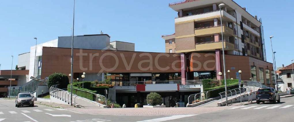 negozio in vendita a Cesano Maderno