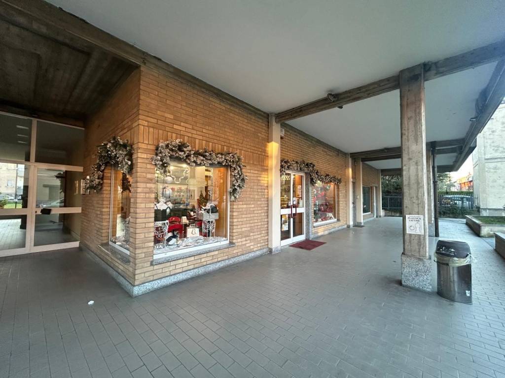negozio in vendita a Cesano Maderno