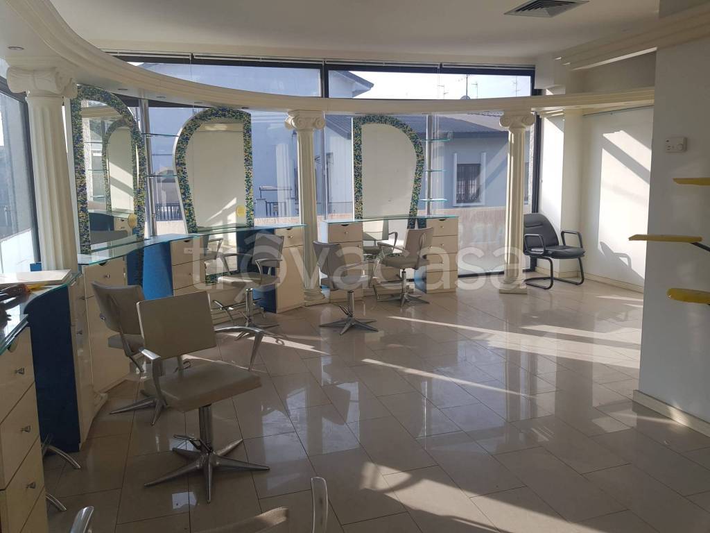 negozio in vendita a Cesano Maderno