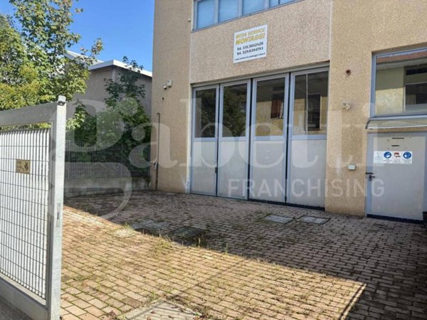 capannone in vendita a Cesano Maderno in zona Cassina Savina