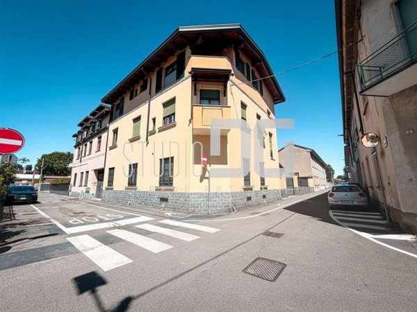 appartamento in vendita a Cesano Maderno in zona Binzago