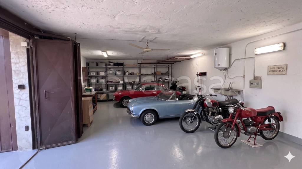 locale di sgombero in vendita a Cesano Maderno