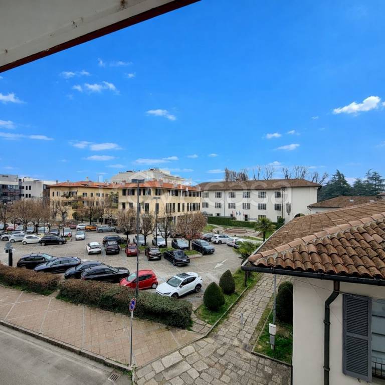 casa indipendente in vendita a Cesano Maderno in zona Binzago