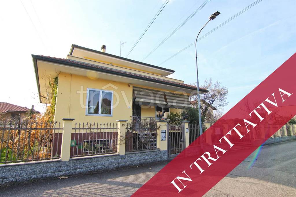 casa indipendente in vendita a Cesano Maderno in zona Binzago