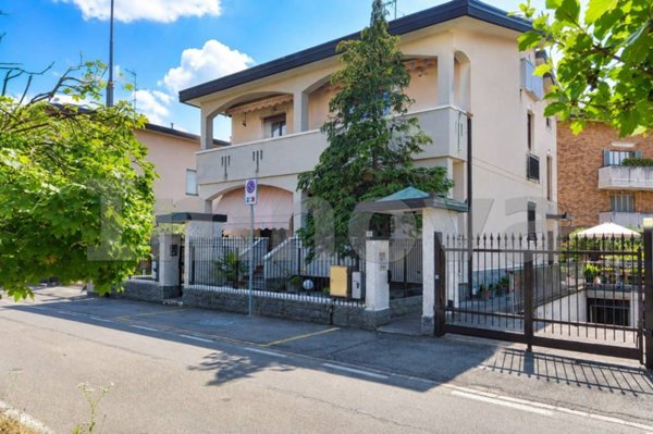 appartamento in vendita a Cesano Maderno in zona Cassina Savina