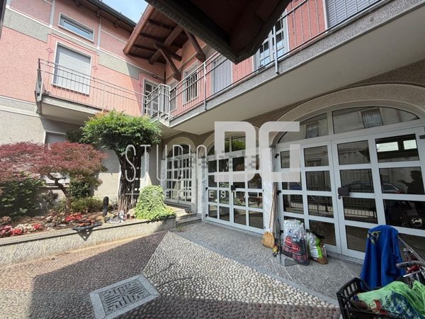 casa indipendente in vendita a Cesano Maderno in zona Binzago