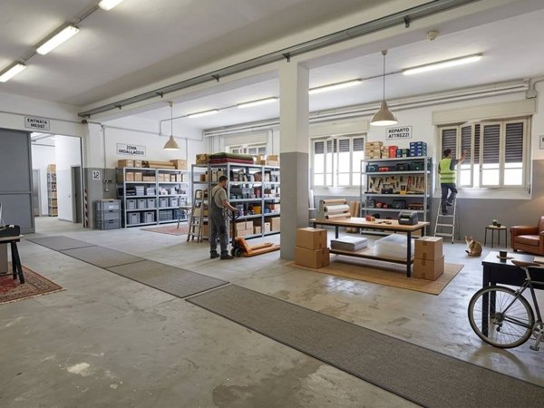 locale commerciale in vendita a Cesano Maderno in zona Binzago