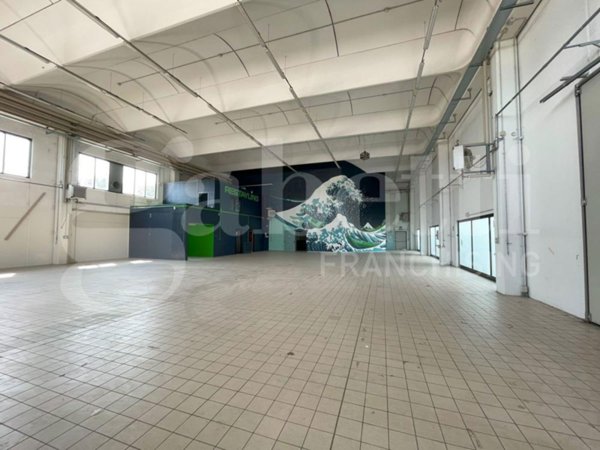 capannone in vendita a Cesano Maderno in zona Cassina Savina