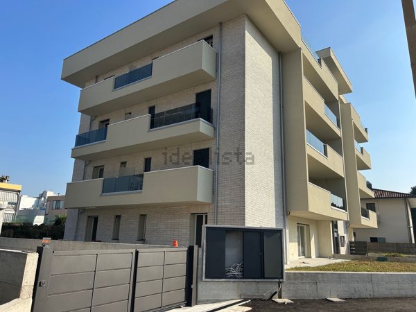 appartamento in vendita a Cesano Maderno in zona Villaggio Snia