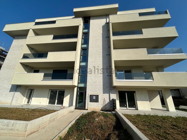 appartamento in vendita a Cesano Maderno in zona Villaggio Snia