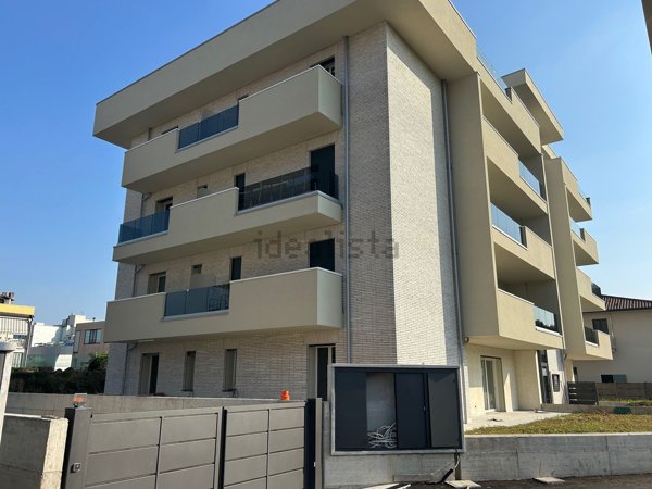 appartamento in vendita a Cesano Maderno in zona Villaggio Snia