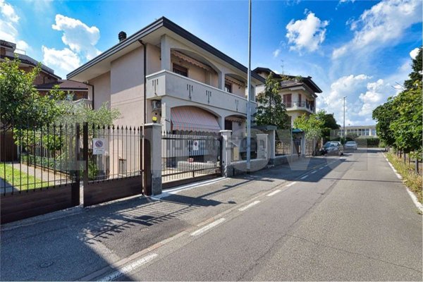 appartamento in vendita a Cesano Maderno in zona Cassina Savina