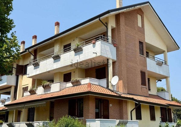 appartamento in vendita a Cesano Maderno in zona Villaggio Snia