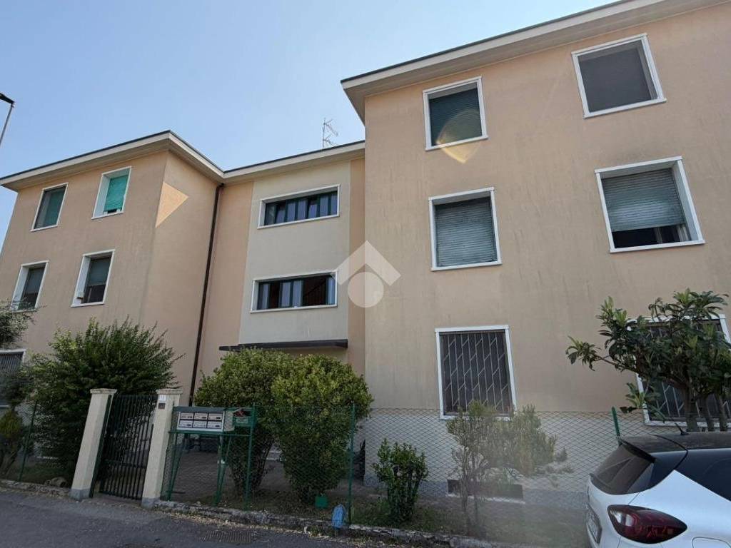 appartamento in vendita a Cesano Maderno in zona Villaggio Snia