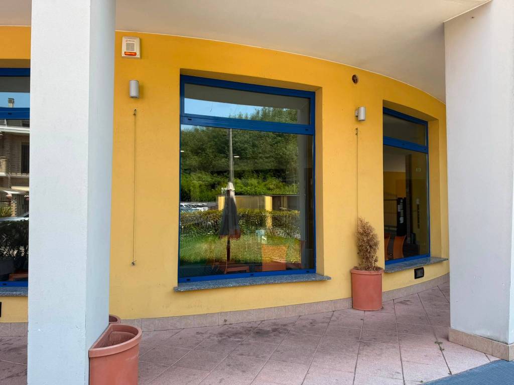 negozio in vendita a Cesano Maderno