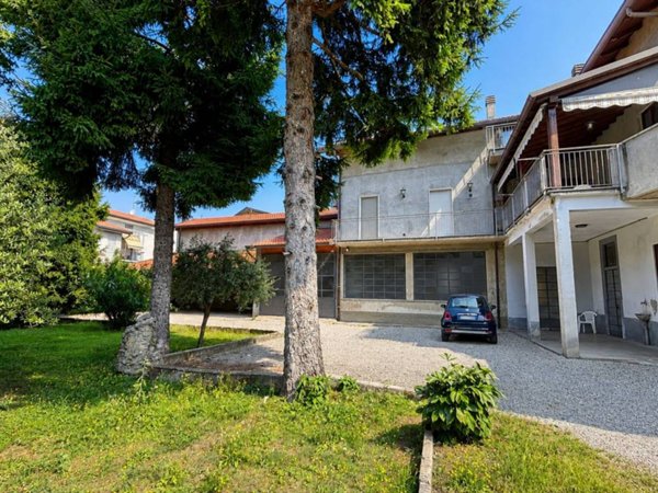 casa indipendente in vendita a Cesano Maderno in zona Binzago