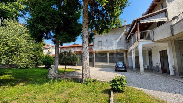 casa indipendente in vendita a Cesano Maderno in zona Binzago