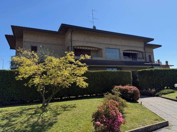 appartamento in vendita a Cesano Maderno in zona Cassina Savina