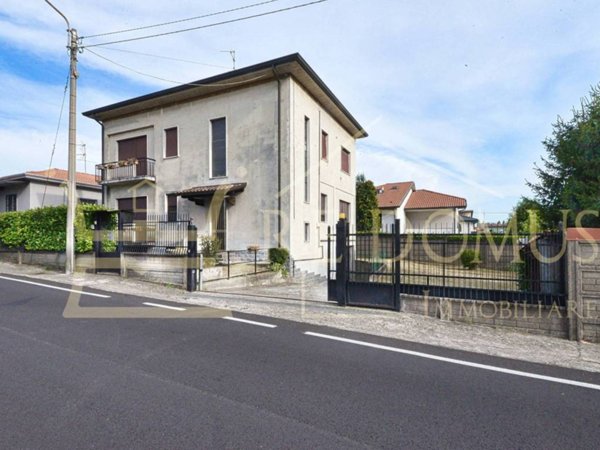 casa indipendente in vendita a Cesano Maderno in zona Binzago